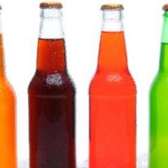 Imagem da notícia: Bebidas a&ccedil;ucaradas podem estar ligadas a 180 mil mortes