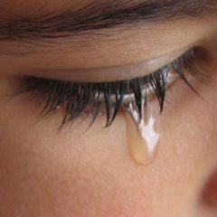 Imagem da notícia: J&aacute; &eacute; poss&iacute;vel criar l&aacute;grimas e saliva artificiais