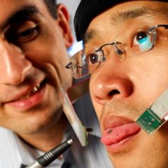 Imagem da notícia: Cadeira de rodas controlada pela l&iacute;ngua