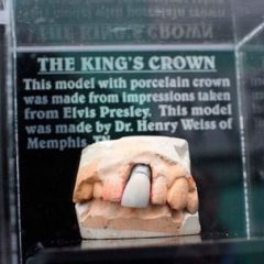 Imagem da notícia: A pr&oacute;tese dent&aacute;ria mais famosa do mundo?