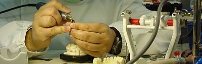 Imagem da notícia: Técnicos de prótese dentária correm mais riscos de sáude
