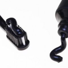 Imagem da notícia: Pasta de dentes preta ganha popularidade