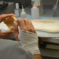 Imagem da notícia: T&eacute;cnico de pr&oacute;tese dent&aacute;ria, uma profiss&atilde;o em mudan&ccedil;a