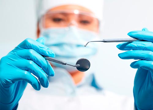 Imagem da notícia: Cirurgiões-dentistas e técnicos são os menos contaminados pela Covid-19
