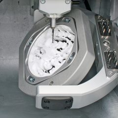 Imagem da notícia: Material de prótese fresado revela um melhor desempenho do que o impresso em 3D?