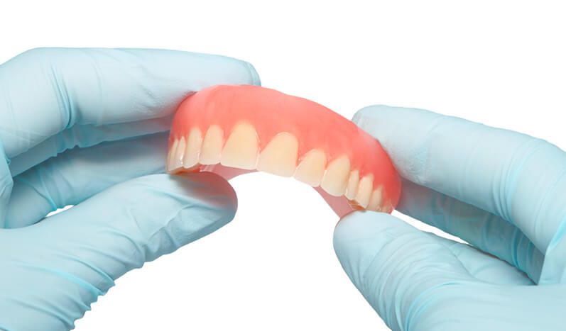 Imagem da notícia: Utilizadores de próteses dentárias podem correr mais risco de deficiências nutricionais, diz estudo