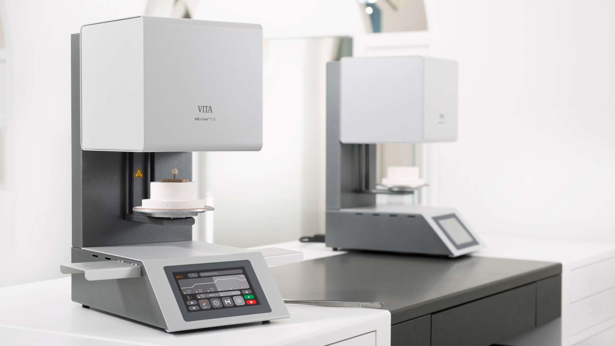 Imagem da notícia: VITA Zahnfabrik apresenta VITA V60 i-Line Plus