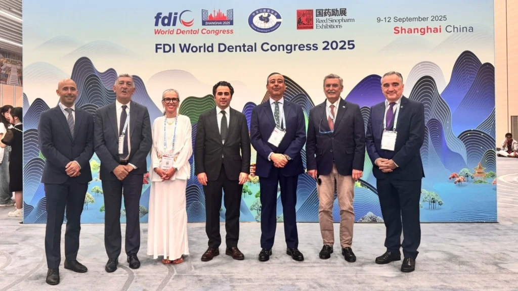 Imagem da notícia: FDI aprova 9 declarações para futuro da medicina dentária