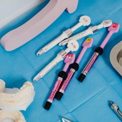 Imagem da notícia: Microplásticos colocam indústria dentária sob escrutínio ambiental